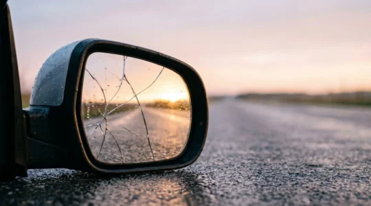 Photographie symbolique illustrant le chemin vers une indemnisation integrale apres un accident cause par un tiers
